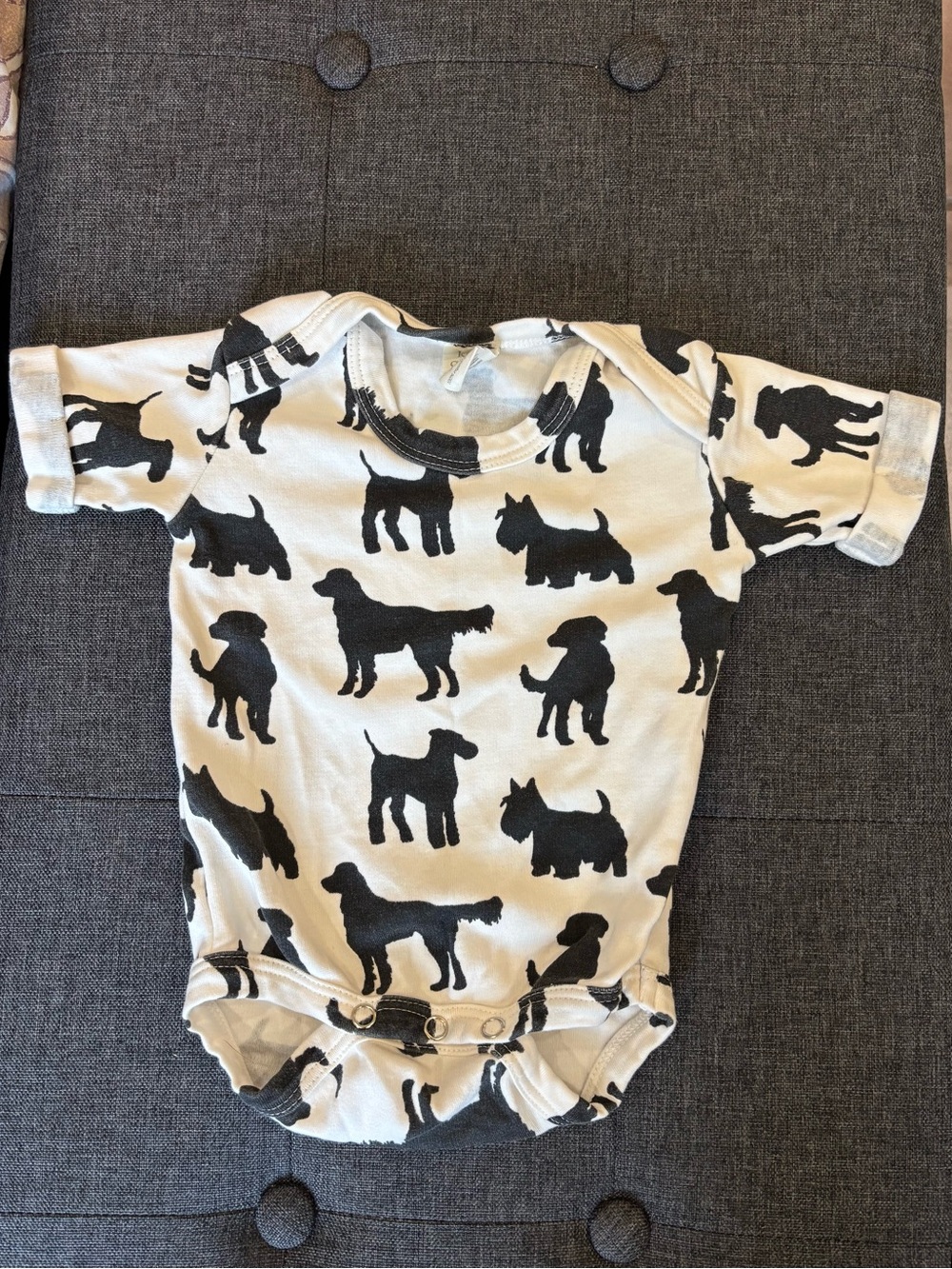 Kate Quinn | Infant Bodysuit Onesie | Black Dogs | Organic Cotton | EUC | 3-6 M